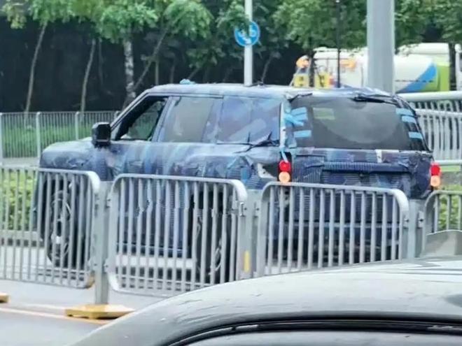 比亚迪版“揽胜”来了！方程豹钛9曝光，中产们的钱包准备好没？